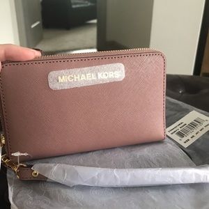 NWT Michael Kors Jet Set Travel Wristlet